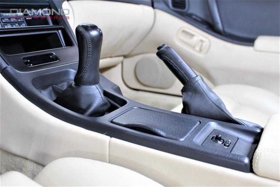 Детали интерьера Nissan 300ZX Convertible 1994 года  (фото 31 из 66)